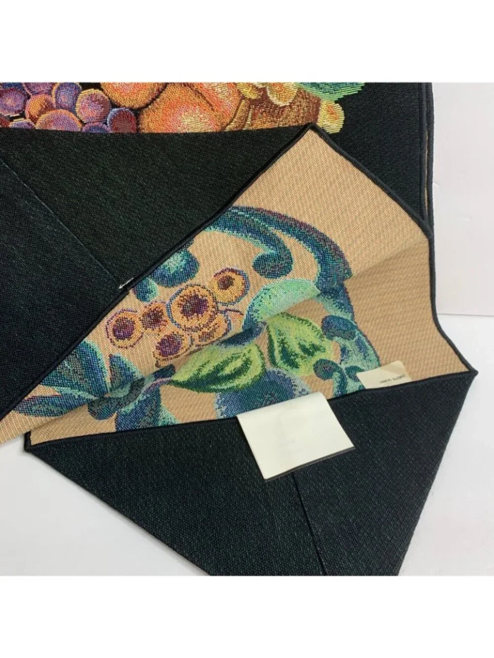 Ambrosia tapestry table